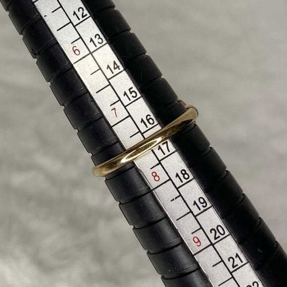 VINTAGE AVON VICTORIAN COLLECTION FAUX ONYX GOLD TONE RING - Picture 4 of 4